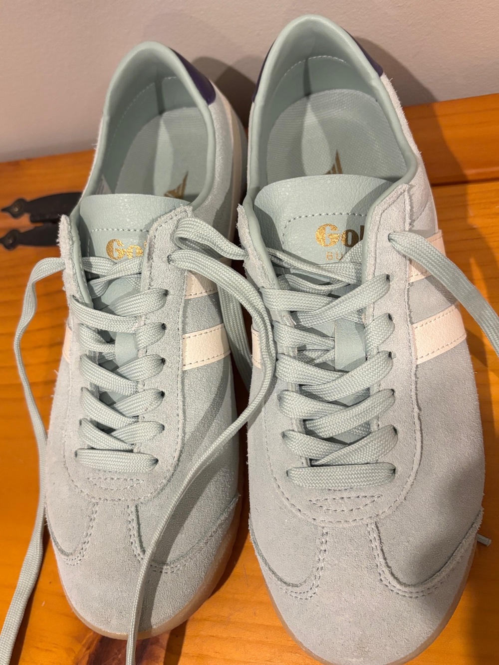 Gola Bullet Womenβs Suede Trainers in Mint with White Stripe, size 8.5